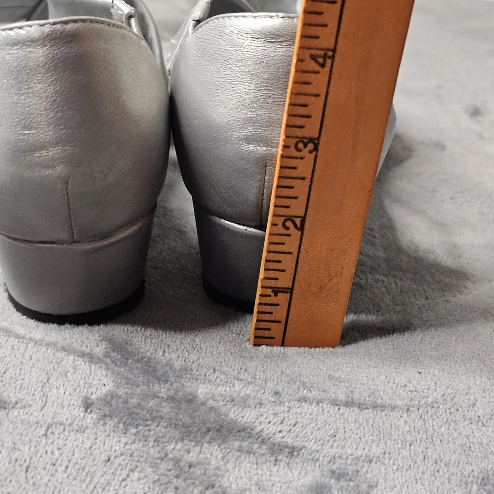 David Tate Silver Women's Wedge Sandals Size 8.5WW. Leather Upper‎